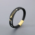 Bracciale multistrato in pelle intrecciata nera da uomo con chiusura magnetica dorata - Oro (KB180744-JR)