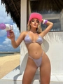 Gros plan sur le tissu pailleté lavande du bikini et l'anneau en métal sur le bas - S / Lavande