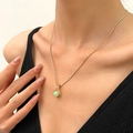 Collar vintage de oro de 18 quilates con colgante de piedra verde y cadena de caja - Collar de gema hueca en forma de lágrima (01 Oro KC-1421)