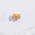 Vista macro de una cuenta de lazo en plata S925 dorada con circonitas transparentes - Estilo de Lazo Dorado