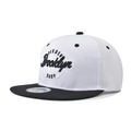 Cappellino snapback bianco Brooklyn Barber Shop con visiera piatta nera e ricamo 3D - Regolabile / Bianco Brooklyn