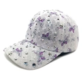 Détail d'une casquette en dentelle blanche avec papillons violets et strass brillants - M (56-58cm) / Violet