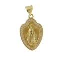 Dettaglio macro del ciondolo Madonna placcato oro con cornice in zirconi e incisione - 01-Scudo Oro Vergine Maria