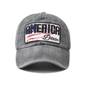 Dettaglio del ricamo vintage America Denim sul cappellino in cotone grigio lavato - Regolabile / Verde Militare