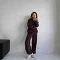 Conjunto de vellón marrón oscuro con sudadera de media cremallera y pantalón deportivo - S / Marrón