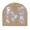 Dettaglio del berretto in maglia kaki con motivo M bianco pixelato e trama a costine - M (56-58cm) / Cachi