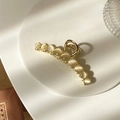 Detalle de pinza para el pelo dorada con diez cuentas de opale en bandeja blanca - Decoración de 10 Piedras de Opalo / Grande 11CM