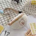 Lindo bolso bandolera de felpa blanco roto con bordado de osito de dibujos animados - Blanco
