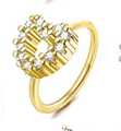 Detailweergave van een 18K gouden ring met een hol D-vormig ontwerp en pavé gezette zirkoon - Hol Hart Pavé / Goud