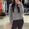 S / Gris