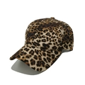 Vue détaillée du motif léopard et de la texture du tissu sur une casquette de baseball - M (56-58cm) / Imprimé Léopard Marron (A)
