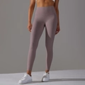 Détail macro du legging de yoga lilas taille haute montrant le tissu mat brossé et doux - XS / Kaki