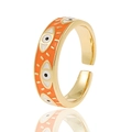 Detailansicht eines verstellbaren orangefarbenen Emaille-Böser-Blick-Rings mit Goldauflage - Orange