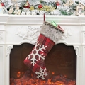 Calza di Natale classica a quadri rossi e verdi con bordo in pelliccia e fiocchi di neve - Ricamo Fiocco di Neve / Verde Scozzese con Fiocco di Neve
