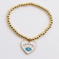 Dettaglio di un bracciale con sfere placcate in oro e ciondolo cuore occhio greco - 0479 Malocchio Cuore