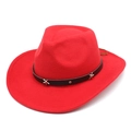 Détail d'un chapeau de cowboy en feutre rouge avec ruban noir et rivets étoiles argent - M (56-58cm) / Rouge
