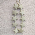 Star-shaped beaded keychain in light green silicone with a gold metal ring - Lily Green (10 Stars)