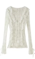 Detail van witte kanten top met lange mouwen, V-hals en decoratieve ruches met veters - S / Wit