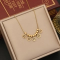 Elegante goldene Perlenkette mit fünf Lebensbaum-Anhängern in einer beigen Schmuckbox - Lebensbaum-Stil (3#Tree of Life)