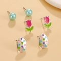 Ohrring-Set aus drei Paaren mit rosa Tulpen, blauen Perlen und bunten Punktsteckern - Weiß K 7306
