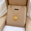 Collana in acciaio al titanio dorato con ciondolo ovale inciso in portagioie - Incisione Ovale you are adorable Oro (N135)