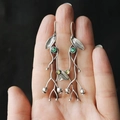 Vintage oxidized silver leaf earrings with emerald green and peridot gemstones - Green (A)