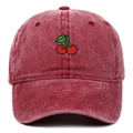 Casquette de baseball bordeaux en coton lavé avec broderie cerise pour un look décontracté - Bordeaux