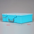 Scatola portaoggetti rettangolare in plastica PP con base blu e maniglia, 45x32x13cm - 45*32*13cm / Azzurro