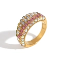 Anillo ancho bañado en oro de 18K con cristales coloridos y superficie ondulada - US 6 / Dorado Circonita Multicolor