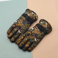 Winter thermal camouflage ski gloves for kids aged 7 to 13 with adjustable wrist straps - Green