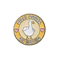Broche de metal de ganso animado con texto Silly Goose On Board y borde amarillo - Ganso tonto
