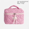 Borsa trucco trapuntata floreale rosso rosa con manico, misura 23x15x15 cm - Borsa a barile / Rosa Rosso