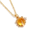 Collana placcata oro 18K con pietra ambrata traslucida e pendente floreale in zircone - Forma Petalo Giallo (XL00353)