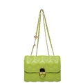 Grüne Stepptasche mit goldener Kette und Metalldrehverschluss für Damen - Grün