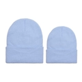 Dettaglio del set di berretti in maglia azzurro per genitore e bambino in tessuto - Azzurro