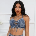 Hellblaues Denim-Halter-Top mit Schnürung vorne und ausgefransten Kanten im Used-Look - S / Tops / Blau