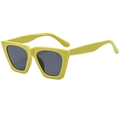 Chique vierkante cat-eye zonnebril met mosterdgeel montuur en donkergrijze glazen - Avocadogroen