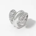 Silberner Bypass-Ring mit Pavé-Kristallen in minimalistischem Edelstahldesign - US 6 / Silber (KB679)