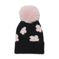 Detailaufnahme der Winterstrickmütze mit rosa Blumenmustern und flauschigem Kunstfellpompon - M (54-56cm) / Schwarz