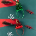 Weihnachtshaarreif mit Mini-Baum, Pailletten und Sternen in festlichem Rot und Grün - Samt Hut Stirnband / Rot/Grün