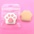 Morbida spugnetta a zampa di gatto bianca e beige per applicazione di fondotinta leggero - Borsa Trasparente Zampa di Gatto Rosa
