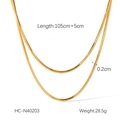 Primer plano de collar de doble cadena de serpiente bañada en oro 18K con especificaciones - Dorado (HC-N40203)