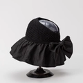 Dettaglio cappello parasole nero con fiocco e tesa a fiori su supporto metallico - M (56-58cm) / Nero