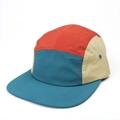 Vista dettagliata di un cappello 5-panel color-block ad asciugatura rapida e visiera. - Patchwork Arancione Ottanio Beige (Stile A)