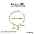Dettaglio del bracciale in acciaio inossidabile placcato oro 18K con lettera A e chiusura - Stile Iniziale A (KB205120-Z) / Oro