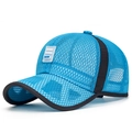 Atmungsaktive Cap aus blauem Mesh-Material mit schwarzen Details für den Sommer - Seeblau