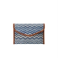 Pochette enveloppe tissée à vagues bleues et blanches avec bordure en similicuir brun - Vague Bleue