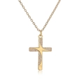 Collier avec pendentif croix plaqué or 18 carats et zircons blancs sur fond blanc - Croix en Zircon Pavé Blanc