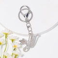 Detail des silbernen N-Schlüsselanhängers mit glitzernden Strasssteinen und Blumen - Stil N / Silber