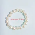 Detail van witte parel haarelastiek met een diameterweergave van 7,5 cm - 10MM Parel x 18 stuks